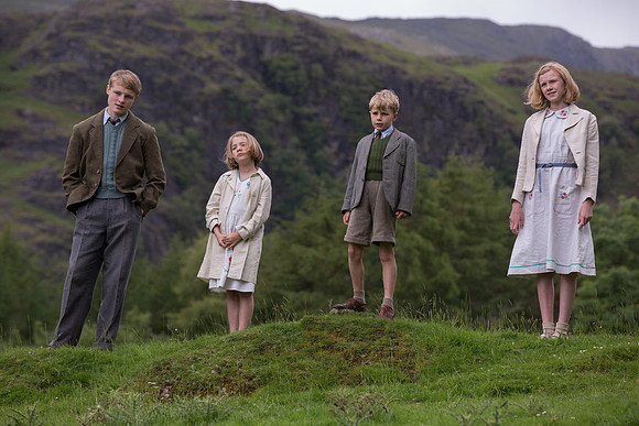 SWALLOWS & AMAZONS
